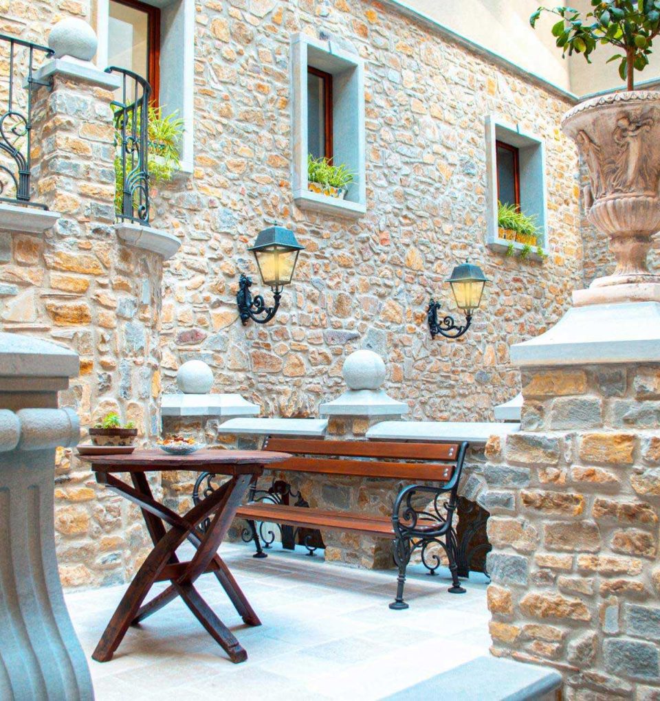 Balconcino-Romantico Balconcino-Romantico