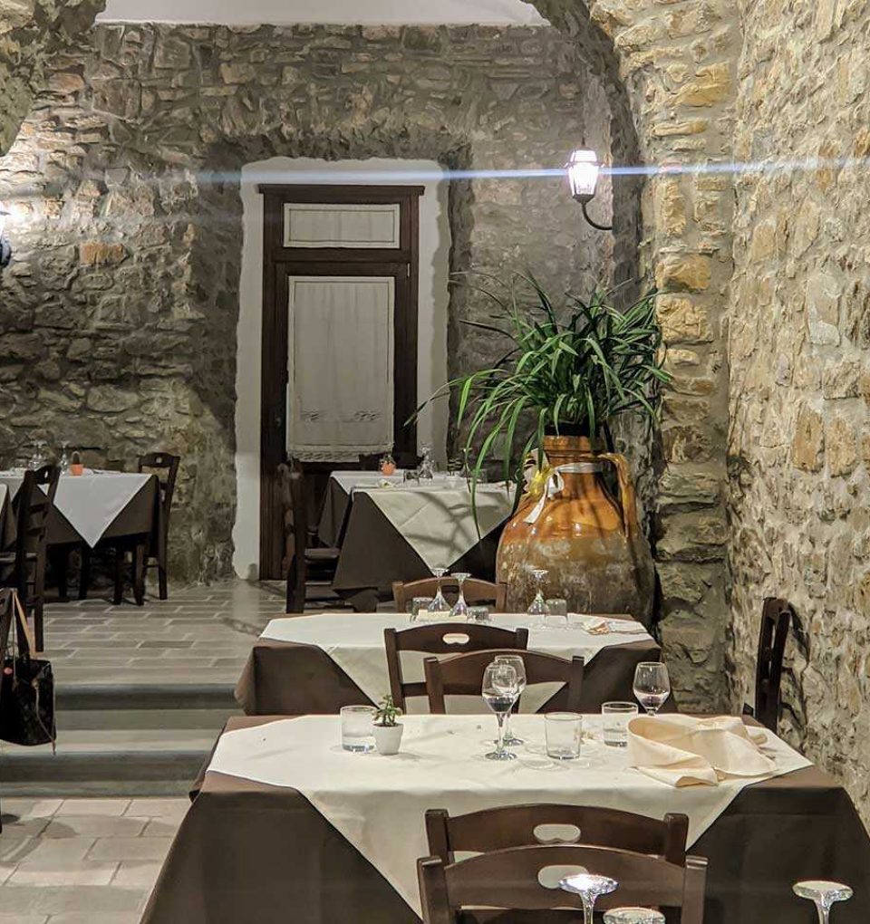 Sala-Ristorante-Palazzo-Iaquinta Ristorante-Agriturismo-Cilento